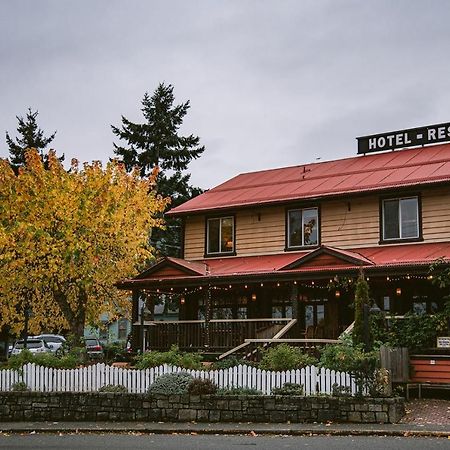 Salt Spring Inn Ganges ภายนอก รูปภาพ