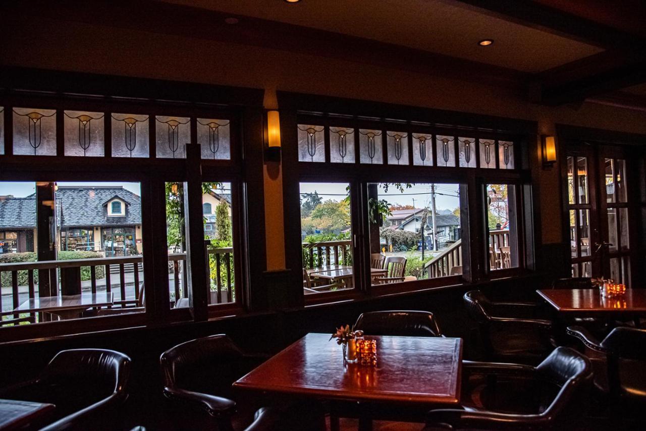 Salt Spring Inn Ganges ภายนอก รูปภาพ