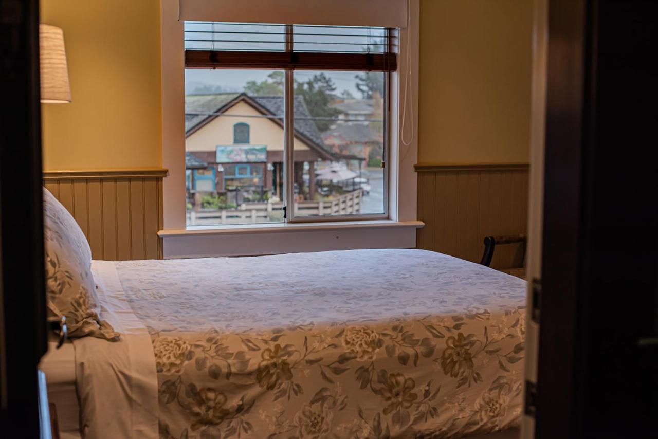 Salt Spring Inn Ganges ภายนอก รูปภาพ