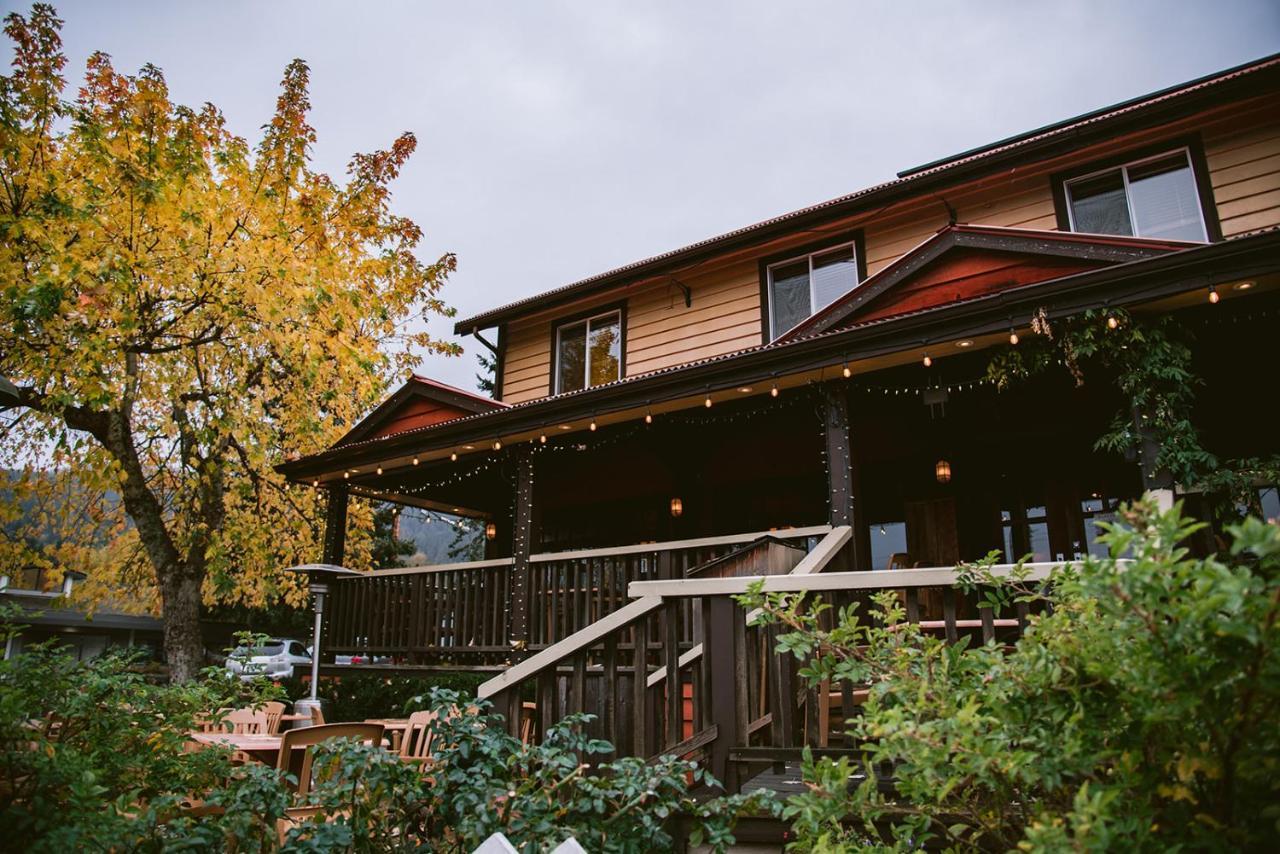 Salt Spring Inn Ganges ภายนอก รูปภาพ